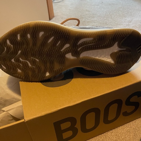 Yeezy 380 - Picture 2 of 6